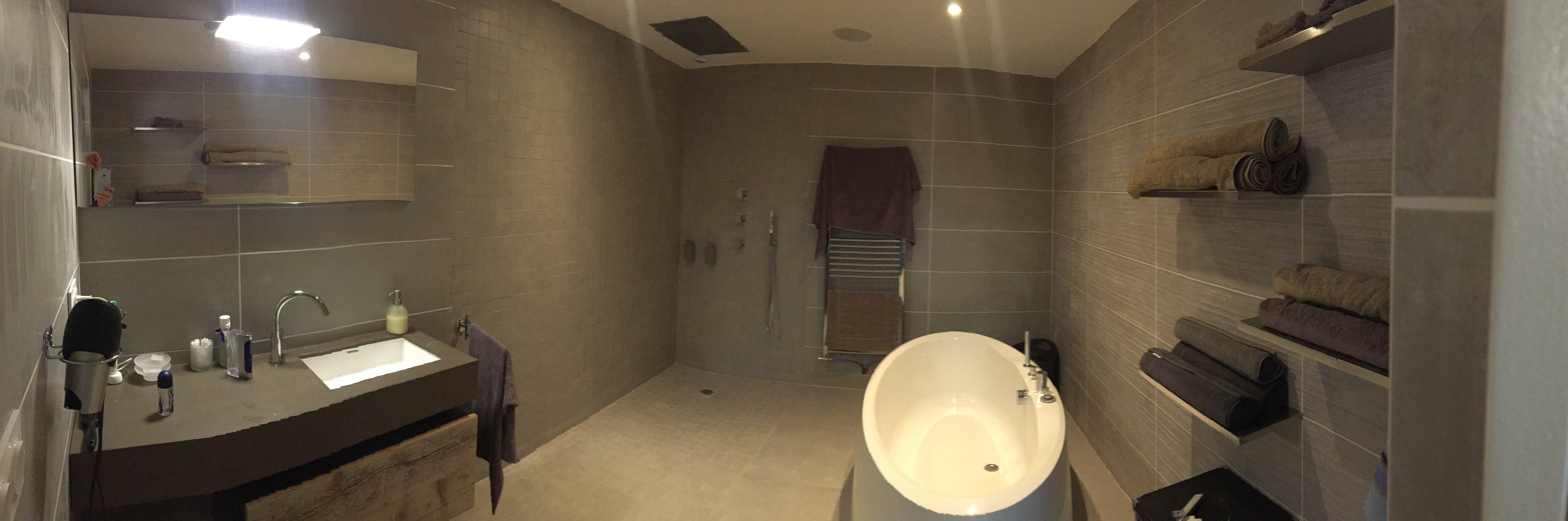 Rénovation d'une salle de bain par Pierre Avenir